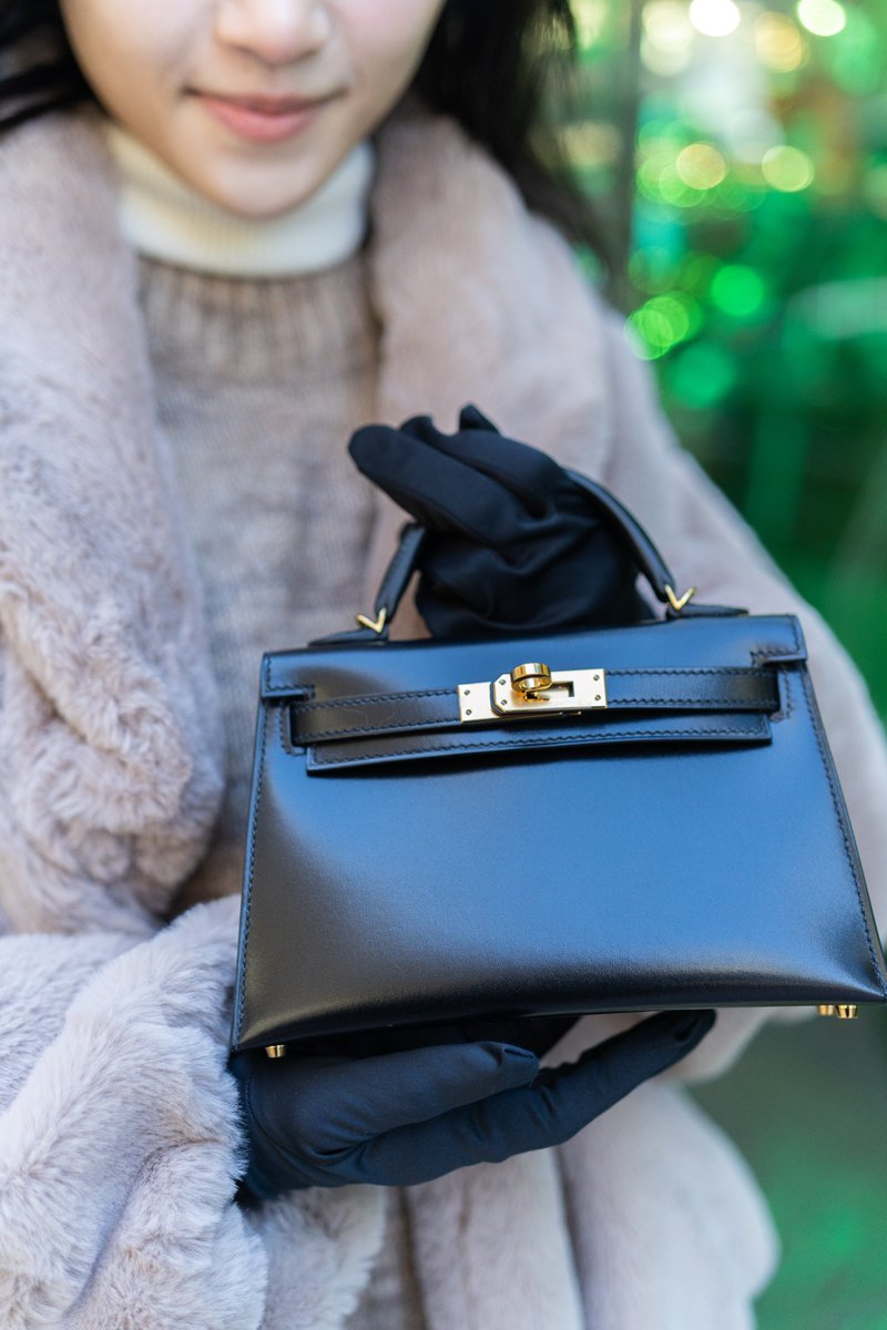 GinzaXiaoma's tweet photo. The swift leather under the sunshine? What can I say 🖤🖤

#minikelly
#hermes https://t.co/yGEe0ReBGN