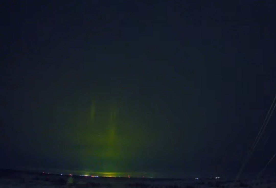 Spockplanet's tweet image. #ClimaEspacial | Los polos magnéticos del 3er planeta inician el contrapunteo con las llamaradas clase X que el Astro Rey ☀️ sigue produciendo en este momento. La foto que ven es en vivo desde Manitoba, Canadá 🇨🇦 y es nada más y nada menos que una aurora boreal. ✨🖖Spock, out