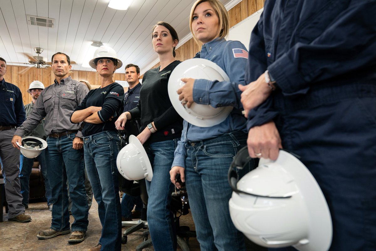 New work for <a href="/WSJ/">The Wall Street Journal</a> about the booming natural gas and oil industries in the U.S. Corporations have tapped the nation’s vast private shale reserves to drive production higher. Words by <a href="/benmorenne/">Benoît Morenne</a> and big thanks @allison_pasek. on.wsj.com/3IzZ0zC