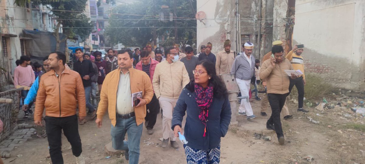 DM Hathras (@dm_hathras) on Twitter photo जलेसर मार्ग पर कांशीराम आवास योजना के तहत बनाई गई कालोनी में आवासो की यथा स्थिति एवं आवंटन आदि के संबंध में जिलाधिकारी <a href="/archana_ias2014/">Archana verma</a> ने निरीक्षण कर आवश्यक दिशा निर्देश दिए। जलेसर मार्ग पर कांशीराम आवास योजना के तहत बनाई गई कालोनी में आवासो की यथा स्थिति एवं आवंटन आदि के संबंध में जिलाधिकारी <a href="/archana_ias2014/">Archana verma</a> ने निरीक्षण कर आवश्यक दिशा निर्देश दिए।