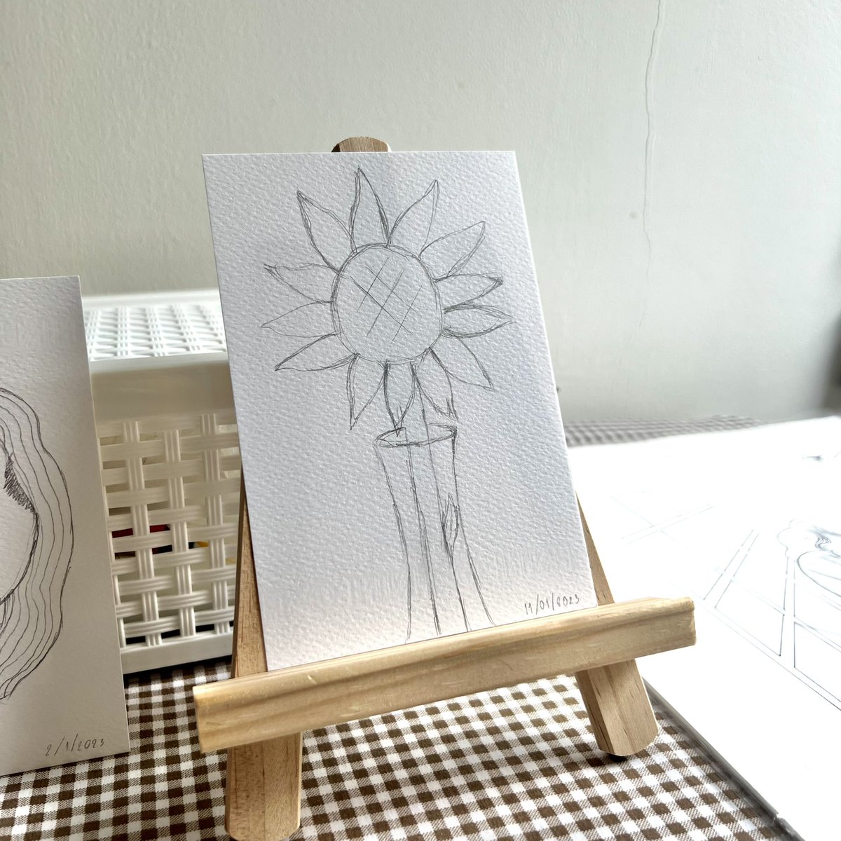 ninewishappy's tweet photo. #2 110123
ðŧSunflower in glass vase
#dayindrawout
@knowembern #knowembern https://t.co/nizjSjFUu2