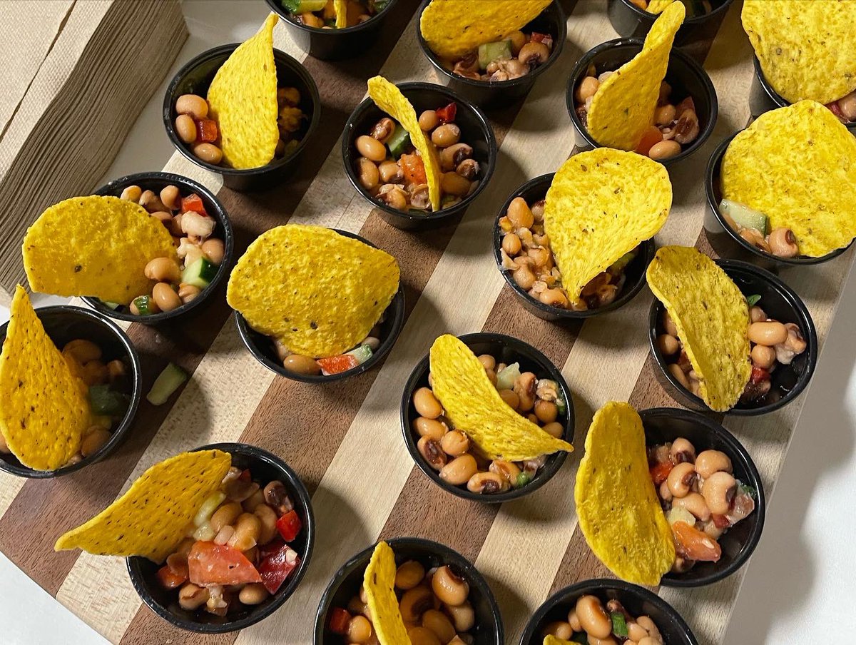 We loved trying @flikisdining Black-eyed Pea Salsa today during lunches. 

Thank you to our PTA volunteers who served it for us and collected feedback for cafeteria staff.