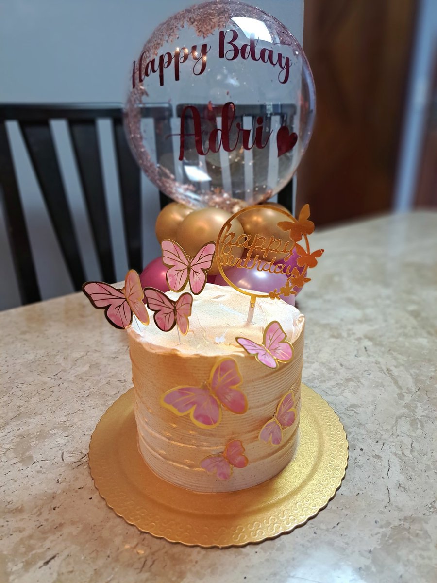 adrilaeber's tweet photo. 🎉🎂 vegan birthday cake 🎂🎉
💚 #veganfortheanimals 💚
#govegan #veganfood #269life #savelifes #vegan #veganhealth #animalsarefriends https://t.co/PPWxeuU32f