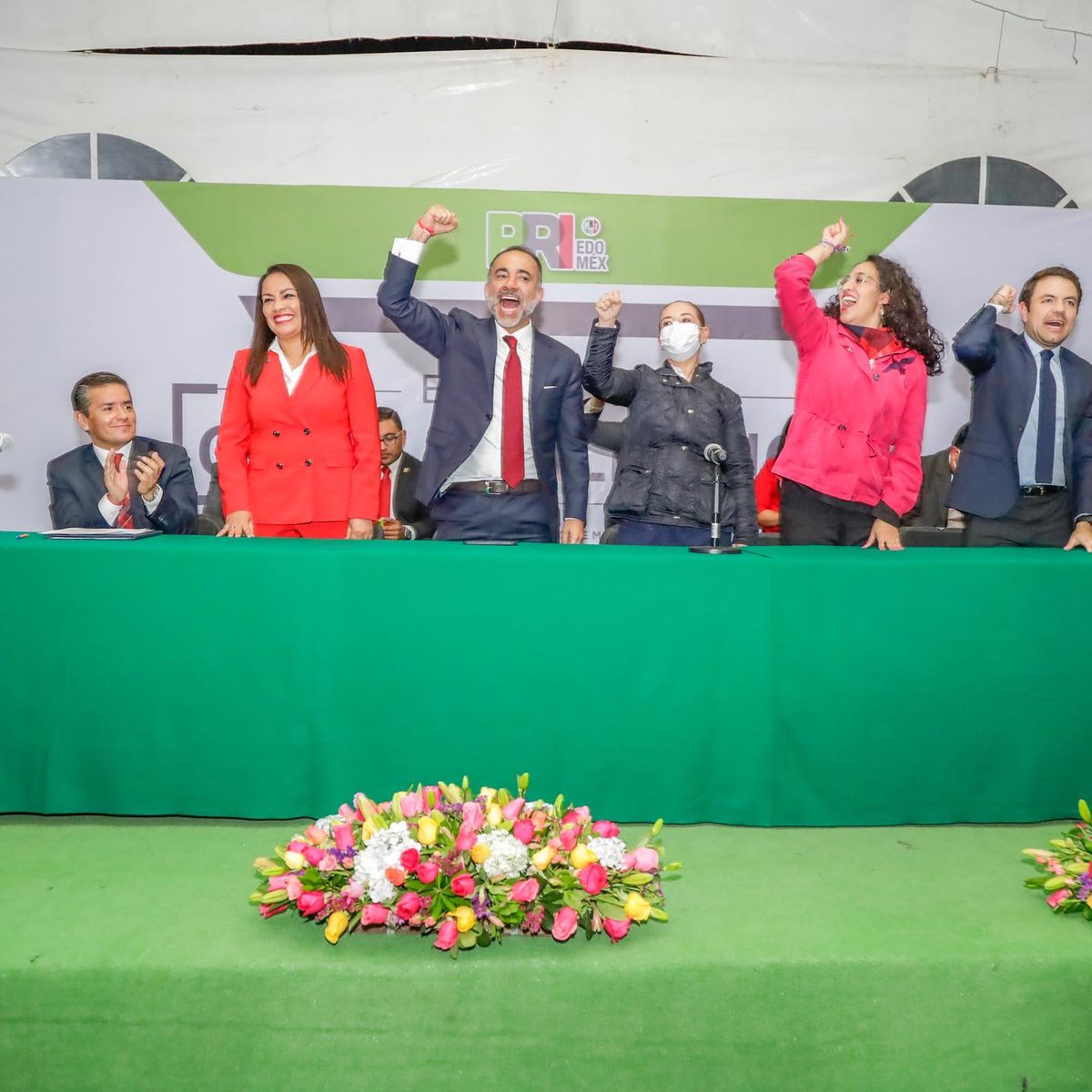 FerFlores_Emp's tweet photo. Esta noche asistí al Comité Directivo Municipal del PRI en #Metepec, al encuentro con militantes de la nueva dirigencia encabezada por la Doctora Alva Ibarra. 

Felicidades al partido tricolor y a sus militantes por esta nueva etapa de vida democrática que hoy comienzan. https://t.co/uY3BbXRxTE