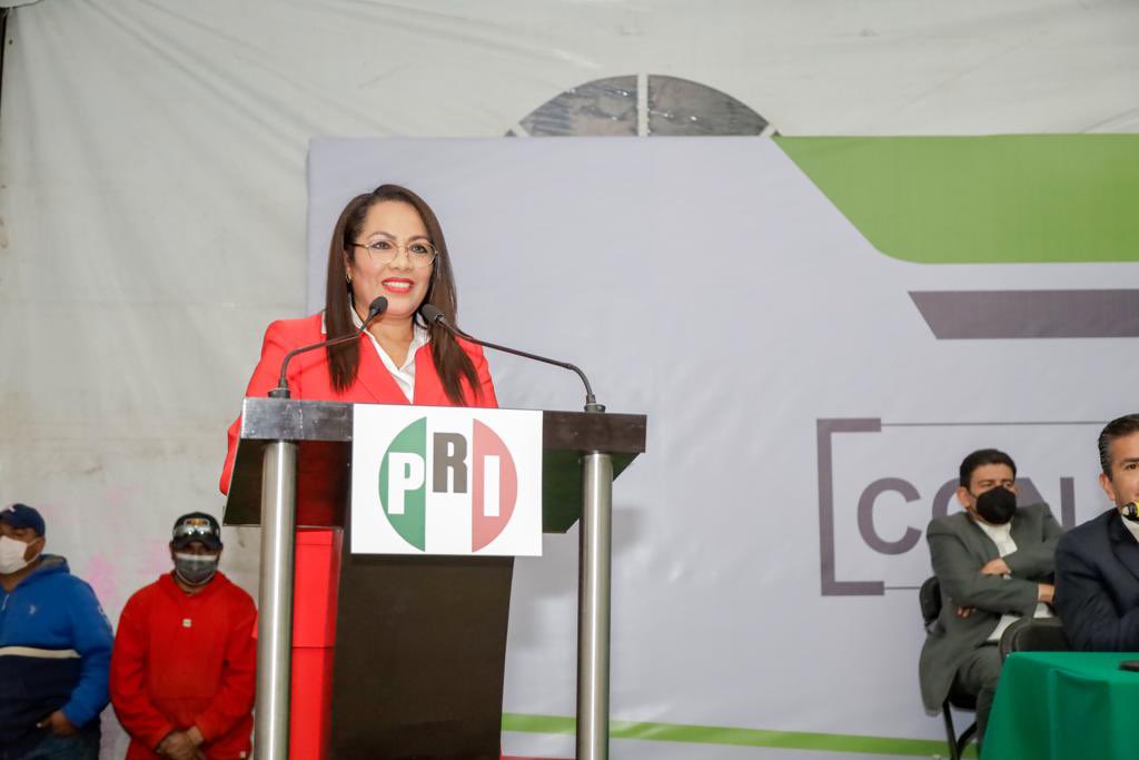 FerFlores_Emp's tweet photo. Esta noche asistí al Comité Directivo Municipal del PRI en #Metepec, al encuentro con militantes de la nueva dirigencia encabezada por la Doctora Alva Ibarra. 

Felicidades al partido tricolor y a sus militantes por esta nueva etapa de vida democrática que hoy comienzan. https://t.co/uY3BbXRxTE
