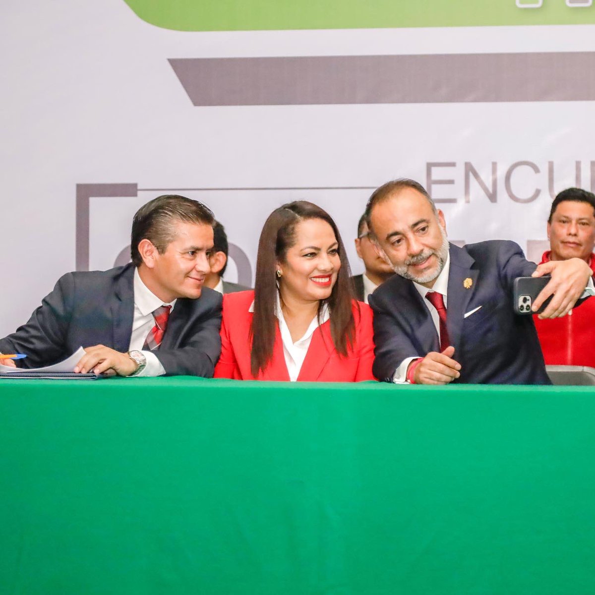 FerFlores_Emp's tweet photo. Esta noche asistí al Comité Directivo Municipal del PRI en #Metepec, al encuentro con militantes de la nueva dirigencia encabezada por la Doctora Alva Ibarra. 

Felicidades al partido tricolor y a sus militantes por esta nueva etapa de vida democrática que hoy comienzan. https://t.co/uY3BbXRxTE