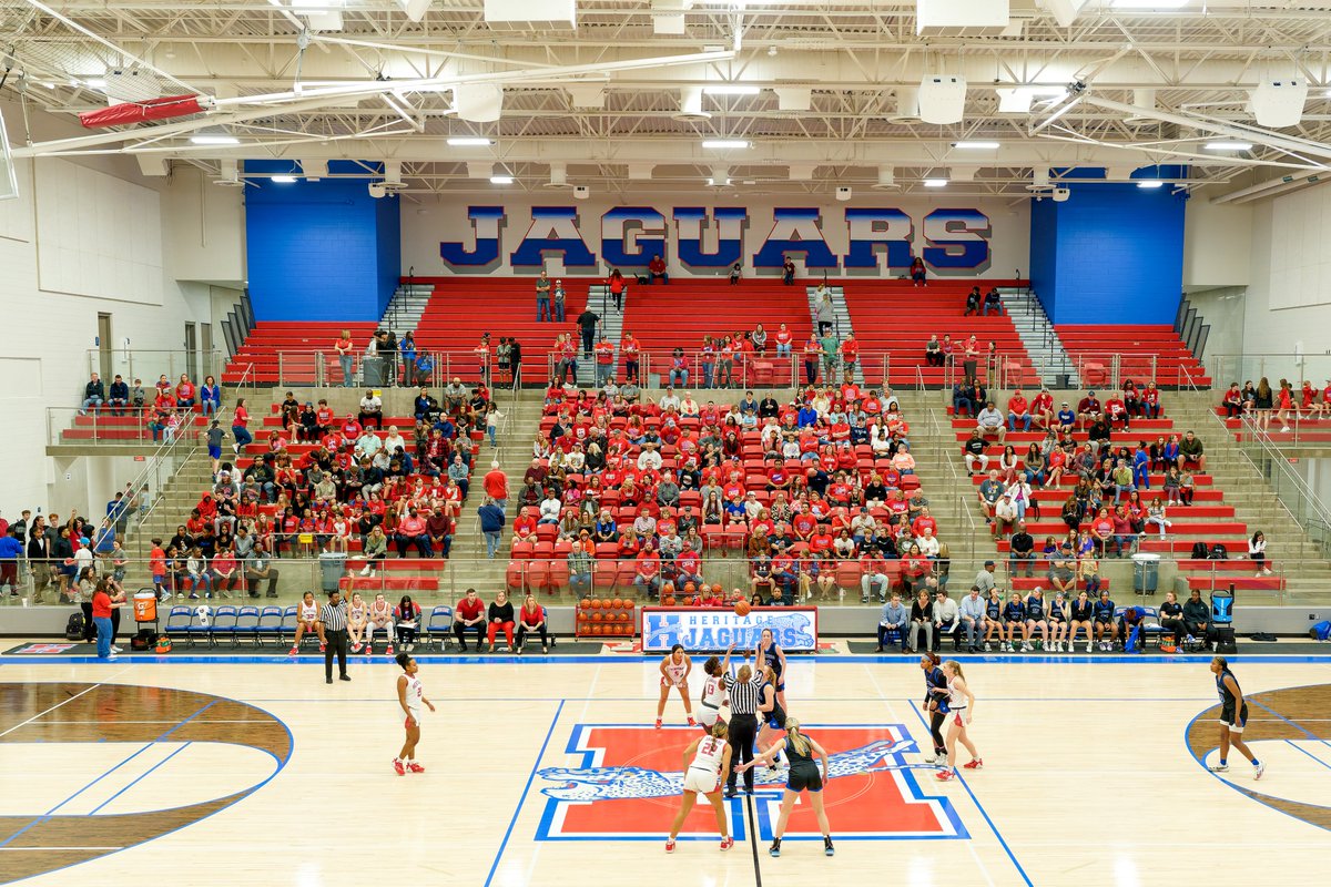 KenMurphyPhoto's tweet photo. #jagswin Great win for the Midlothian Heritage girls over crosstown rival Midlothian HS, packed energetic fans....great respectful energy in the bld. Final score: 69-59 #composure #neverpanic
Part one of four.
@jagbbgirlsboost @MidloHeritage @MISD_Athletics
@Gosset41 @MHHSGirlsBB https://t.co/A3B3322hMq