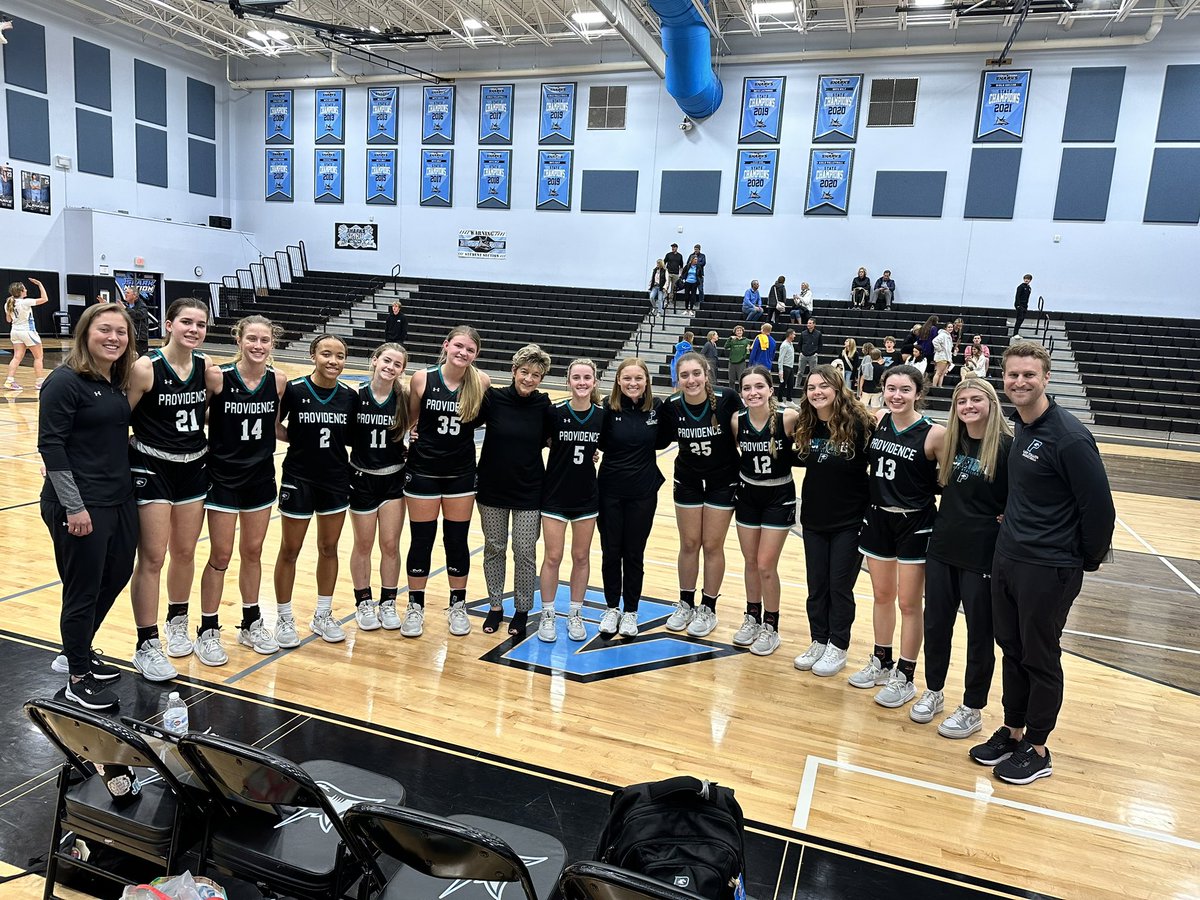 GigiBistrow's tweet photo. Big night for @ella_ortman scoring her 1000th pt!Congrats on such a great achievement! @provschool @provschoolath @GamblelandJax @CFreemanJAX https://t.co/agaVfr4aHV