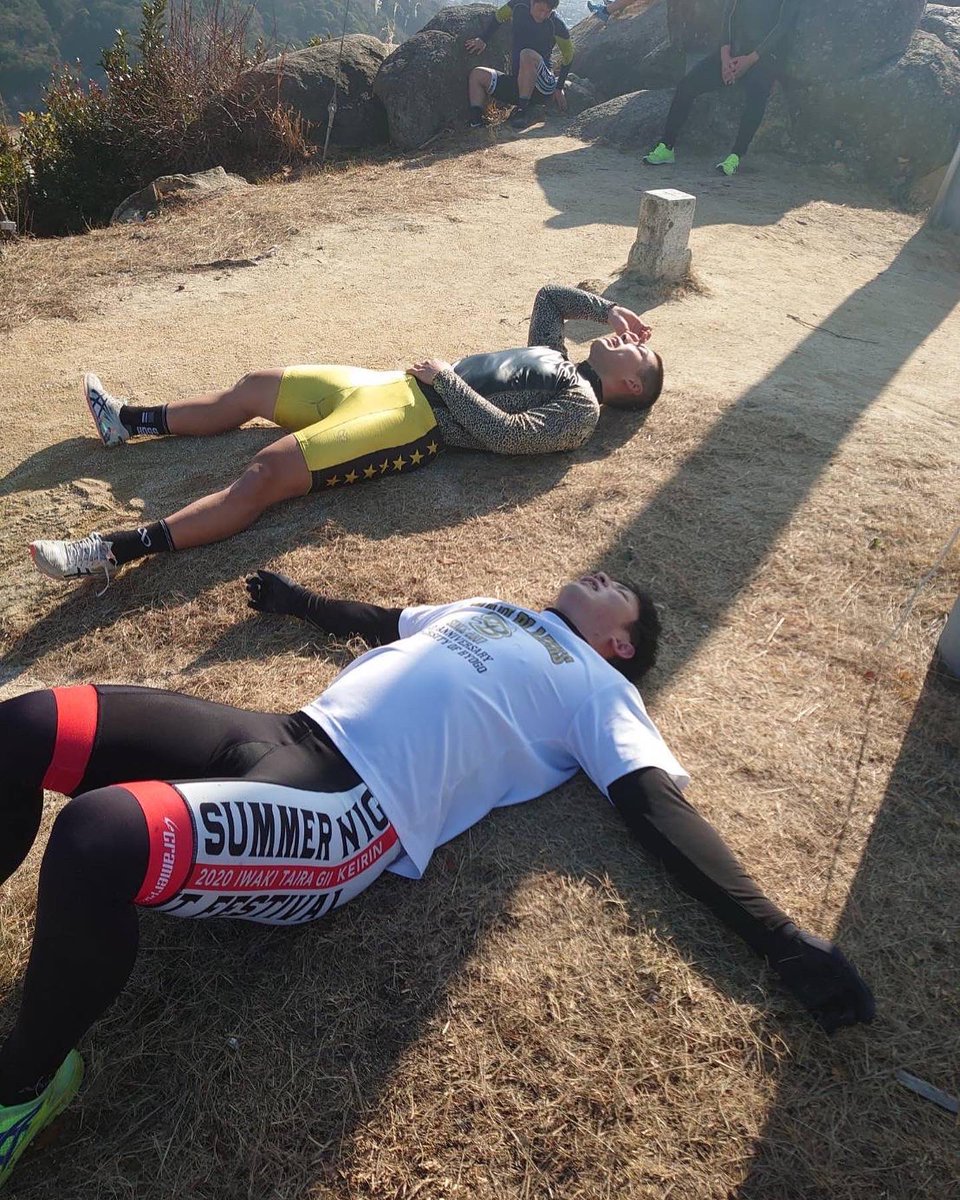 YKeirin's tweet photo. あけましておめでとうございます。
愛好会は、1月11日が今年最初の愛好会訓練でした!
今年も山口県の受験生の応援よろしくお願いします!
寒い中陸トレ頑張っていました!
合格発表まであと9日!!

#競輪選手 #防府競輪 #プロ選手
#夢 #1億円 #アスリート #自転車
#スポーツ #運動  #トレーニング
#中学生 https://t.co/QRpJSfCloZ