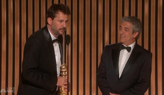 - Qué es esto?
- Un premio 
- Lo puedo ganar?
- Basta, Argentina 

Diciembre 2022: #Argentina 🇦🇷 campeón del mundo
Enero 2023: #Argentina1985 🇦🇷🎬 gana en los #GoldenGlobes