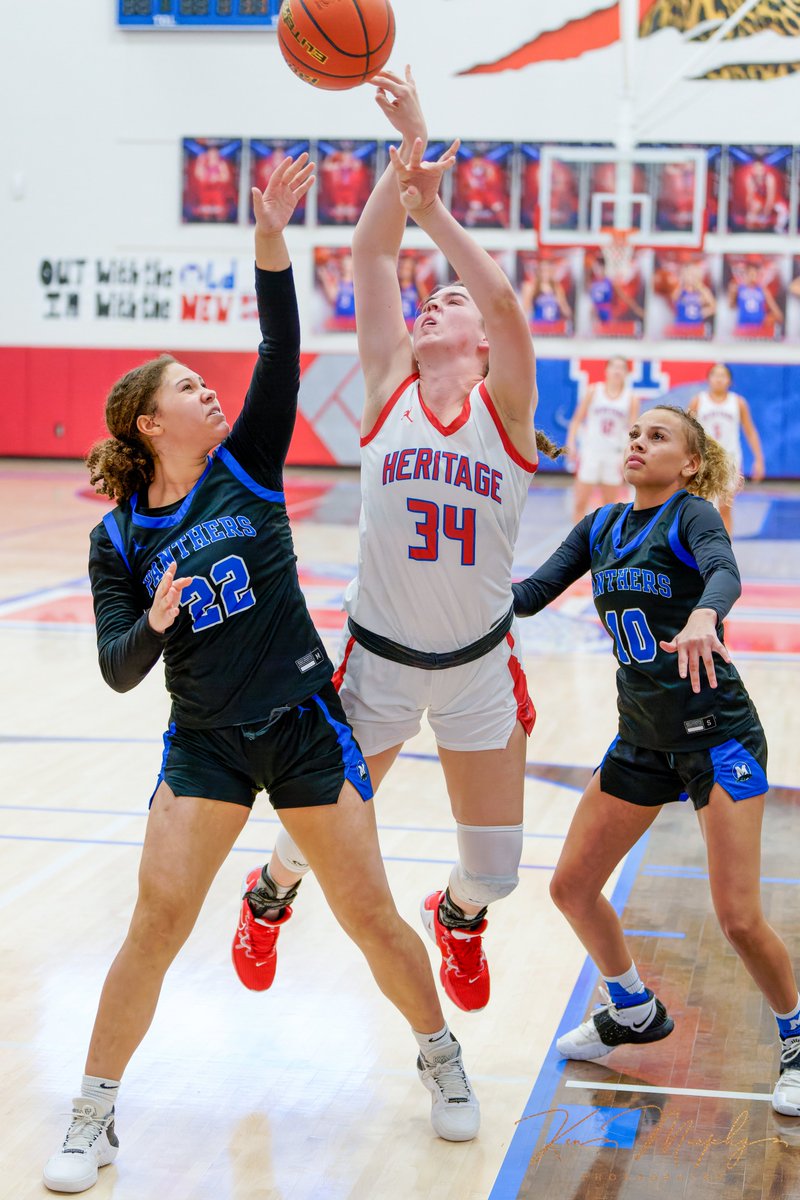 KenMurphyPhoto's tweet photo. #jagswin Great win for the Midlothian Heritage girls over crosstown rival Midlothian HS, packed energetic fans....great respectful energy in the bld. Final score: 69-59 #composure #neverpanic
Part 3 of 4.
@jagbbgirlsboost @MidloHeritage @MISD_Athletics
@Gosset41 @MHHSGirlsBB https://t.co/f2j7nBHffA