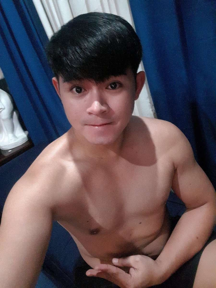 GestoneF's tweet photo. Make me hot in this cold day https://t.co/jwcz98NHO9