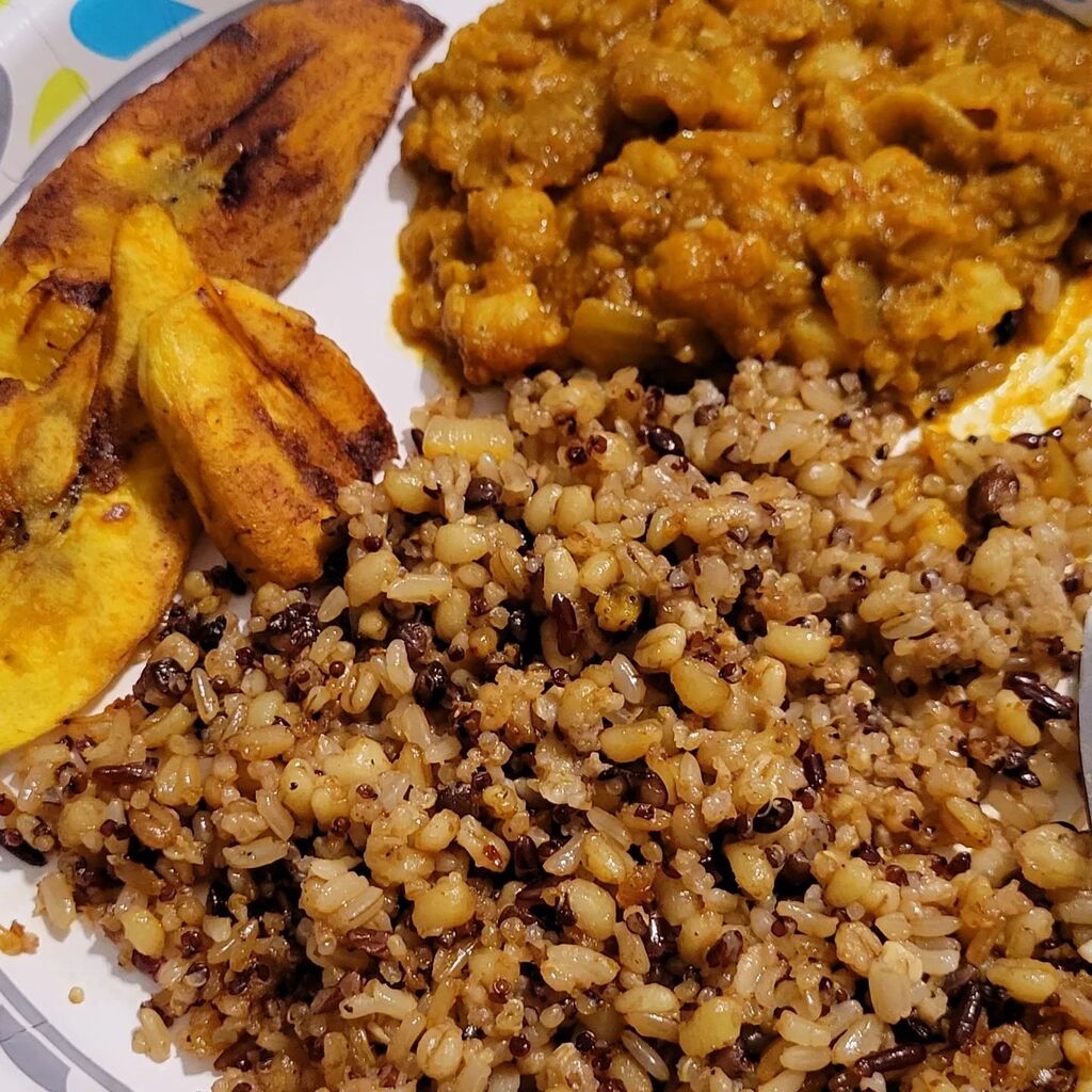 itssonecessary's tweet photo. When you choose to detox with a Daniel fast at the top of the year. No meat, no dairy, no sweets or anything with added sugars and no bread. It's difficult to plan what you can actually eat so being the self proclaimed chef thati am...i got creative. 

T… https://t.co/zrpkllDE9O https://t.co/sP4NBwdkag