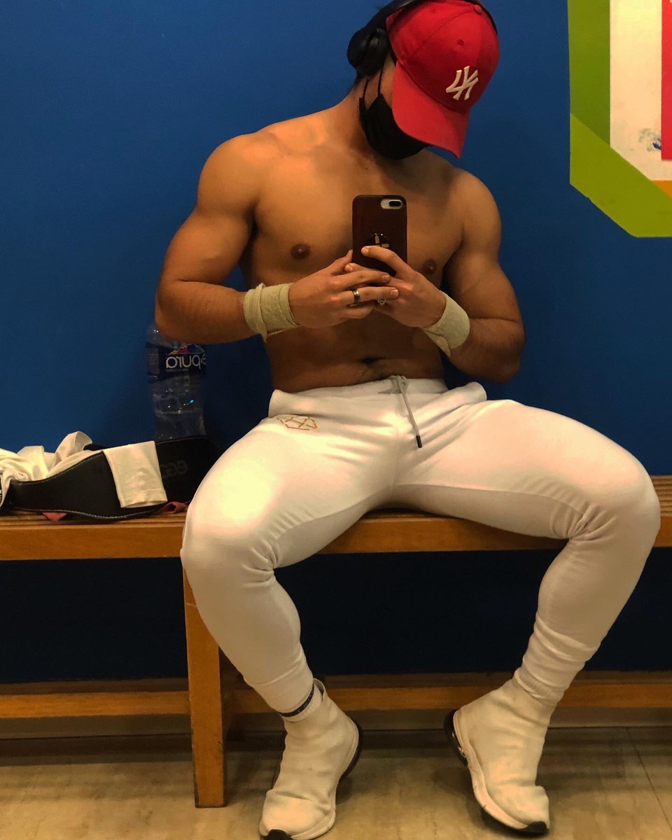 juniorcanoca's tweet photo. Hoy termine muy sudado 💦😈 y dos personas en el gym  me dijeron que que guapo me miraba que que  comía para estar así !  🤭🍑🥵 pensé en decirles que muchos  culitos  🤭😉💪🏼🥵 pero me reserve mis comentarios 😜🤭😈 https://t.co/aP3JSiVXSK