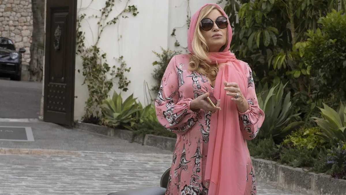 FilmUpdates's tweet photo. Jennifer Coolidge wins Best Supporting Actress in a Limited Series at the #GoldenGlobes for THE WHITE LOTUS https://t.co/4UQFjk5kKv