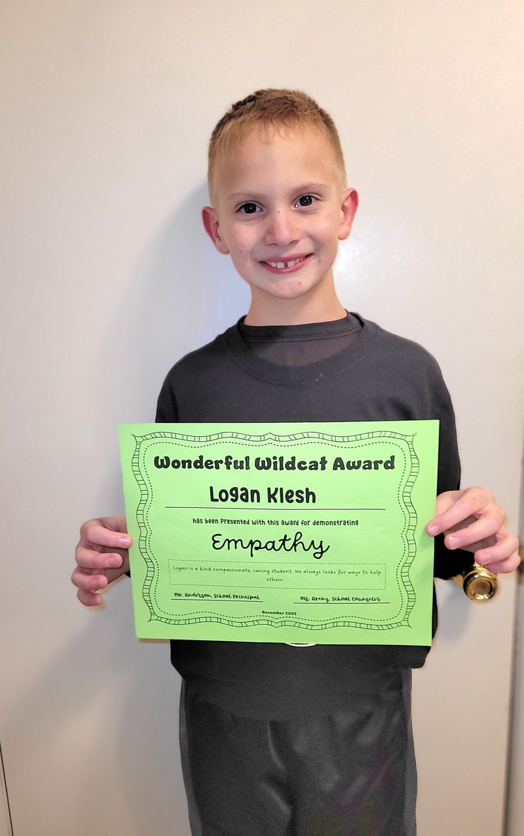 MB_Klesh's tweet photo. So proud of this kid! 
#MySunshine
#WhitmanSmilesandShines
@tiacade1 https://t.co/FVJ3CdB4sQ