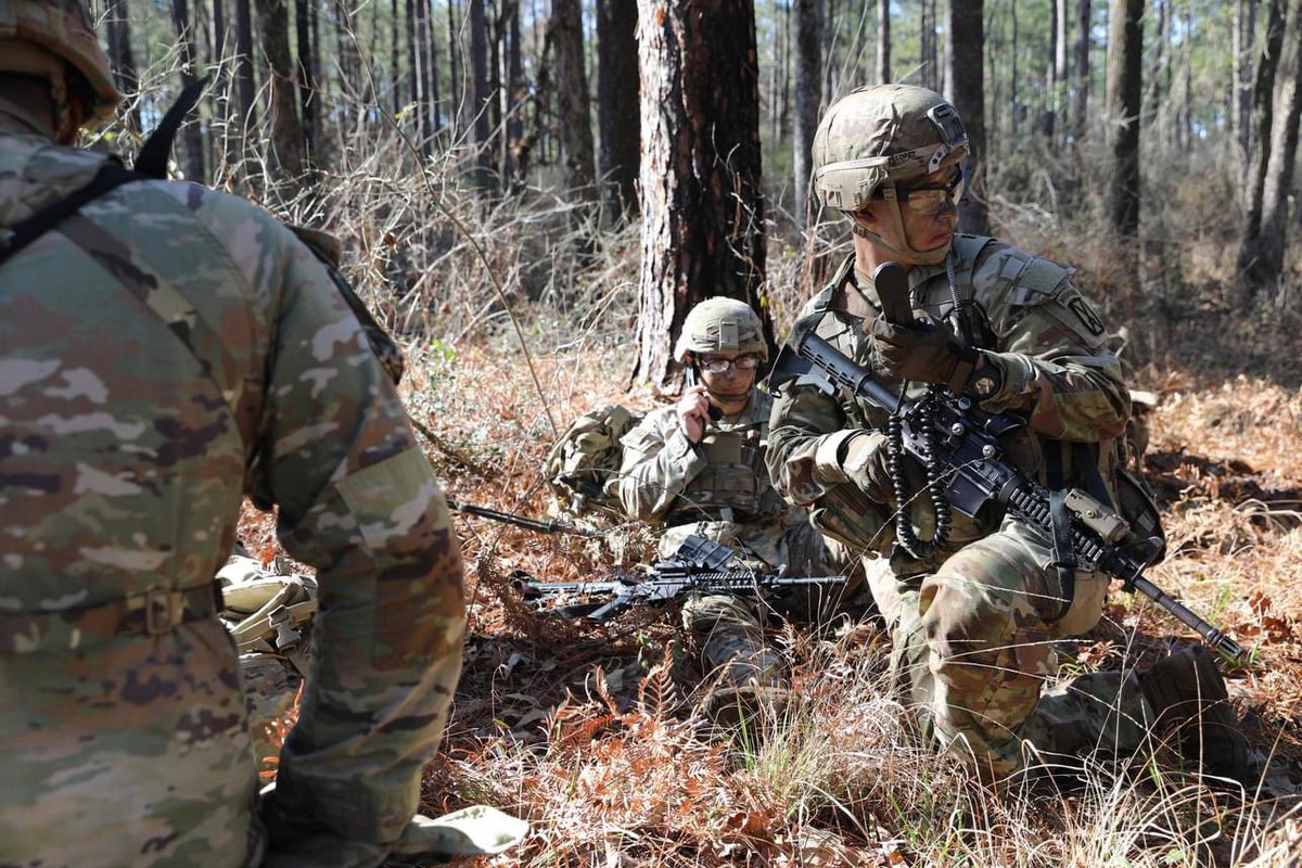 18airbornecorps's tweet image. Our #SkyDragons w/ A Co, 2-30 Infantry Bn., @10MTNDIV conduct training w/1st Bn., 5th Aviation Regiment during an exercise out to the Peason Ridge training area at Fort Polk to conduct STX lanes ensuring they maintain #Proficiency while increasing their Lethality as a team.
