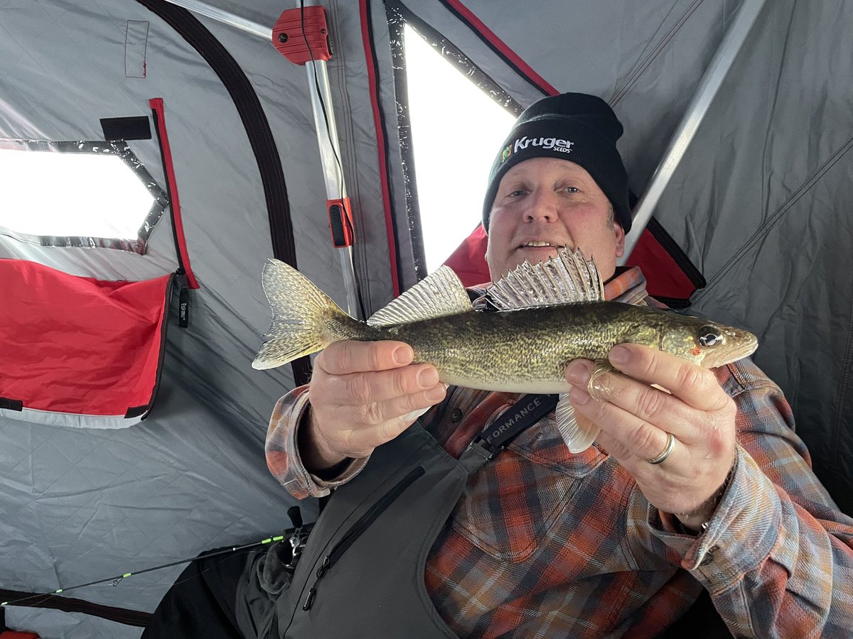 Channel_Neal's tweet image. Go from ice fishing in MN with -10 temps and 15+ inches of snow on top of the ice on Saturday to Southern IA today with 40 degrees and no snow