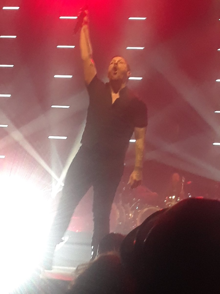 Jenn29909592's tweet photo. @KerrangRadio @Shinedown @TheBrentSmith Mile high/Denver ♥️ https://t.co/kWZNeyO5lq