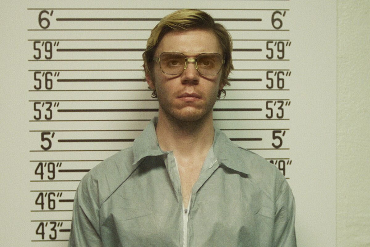 PopCrave's tweet photo. Evan Peters wins Best Actor in a Limited Series at the #GoldenGlobes for ‘Dahmer - Monster: The Jeffrey Dahmer Story.’ https://t.co/rHVdxZt8nb