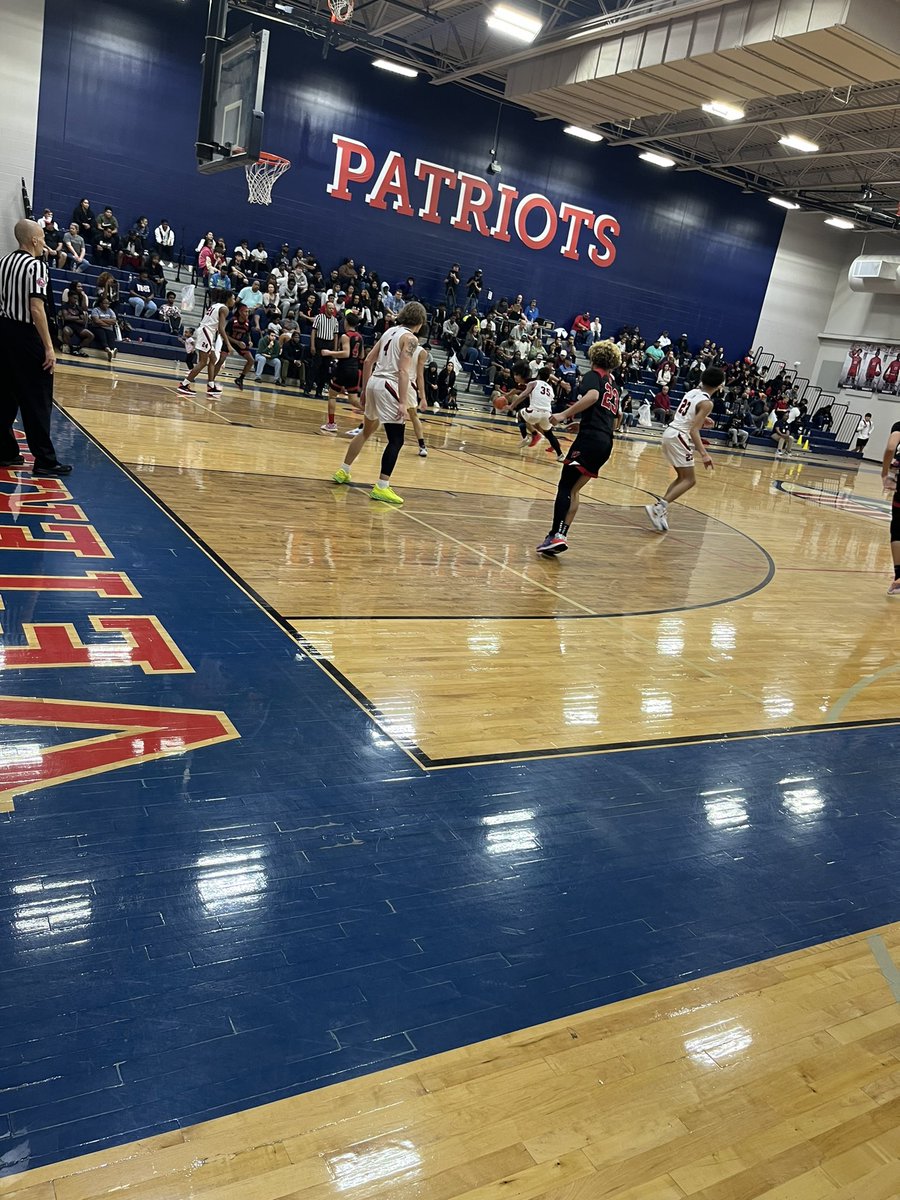 VMHSPE's tweet photo. S/O to @HoopsVmhs on the dub tonight 💯 #PatriotNation packed the stands  😤‼️✌️ 

@SAVeteransHS @JudsonISD https://t.co/atmP0wxFB0