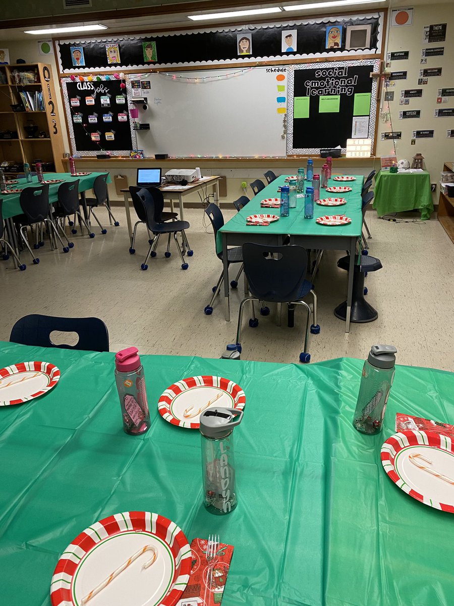 MrsBoomsma's tweet photo. Another North Pole breakfast in the books! A great morning celebrating the holiday season as a class family! #sccdsb #belonging @GPVanierCS #gpvgrade4and5 https://t.co/fWpAz7T2eG