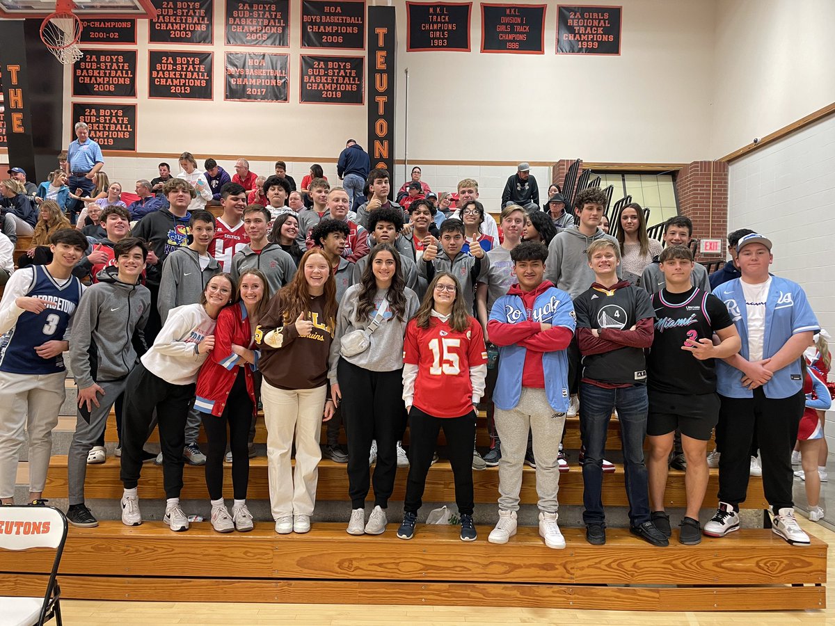 Great fans showing up to support our basketball boys!