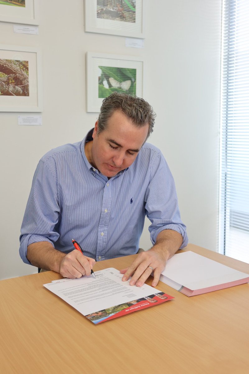 It’s great to welcome so many new residents to our beautiful community. 🏡 

As this time of year is one of the busiest for people moving house, this afternoon I’m signing a huge stack of new elector letters. 🖊