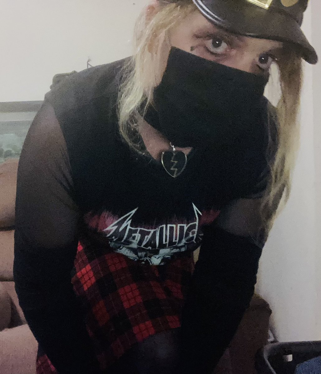 ChrisCabion's tweet photo. Old Photos of me being a ho in my room with my Jotaro hat. #trans #JoJo https://t.co/Hy5EXVelZN