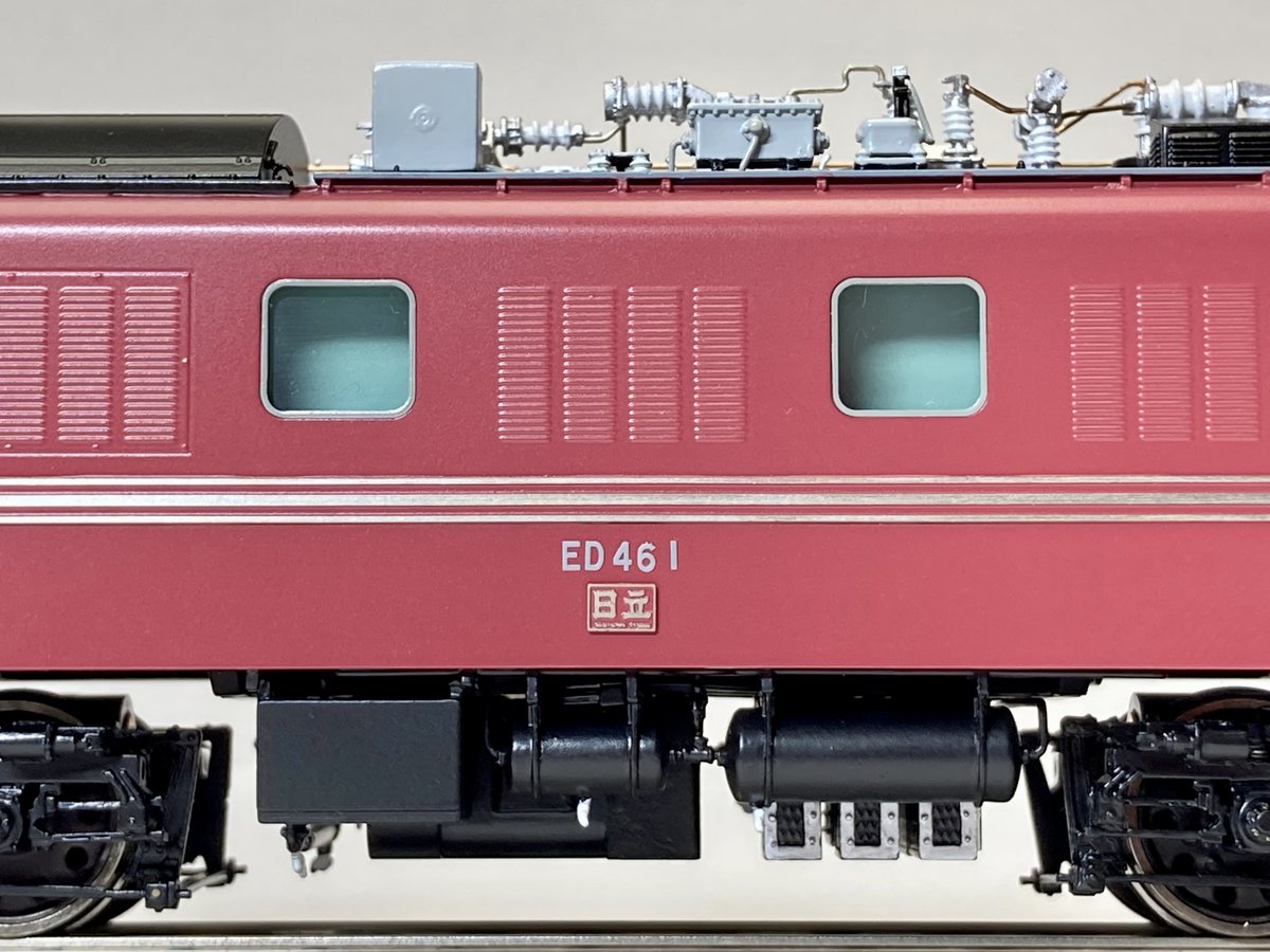 YurakuchoKtm's tweet photo. 【交直流電機の元祖】
個性的な外観が特徴の試作機、ED46。
交直流電機はその後、常磐線用のEF80、そしてEF81へと発展しました。

前面下部の通風口や屋上・床下機器の造形が美しいです。

天賞堂 ED46 落成時　363,000円(税込)
#鉄道模型 #天賞堂 #ED46 #試作機 #常磐線 https://t.co/TQU2pMThuc
