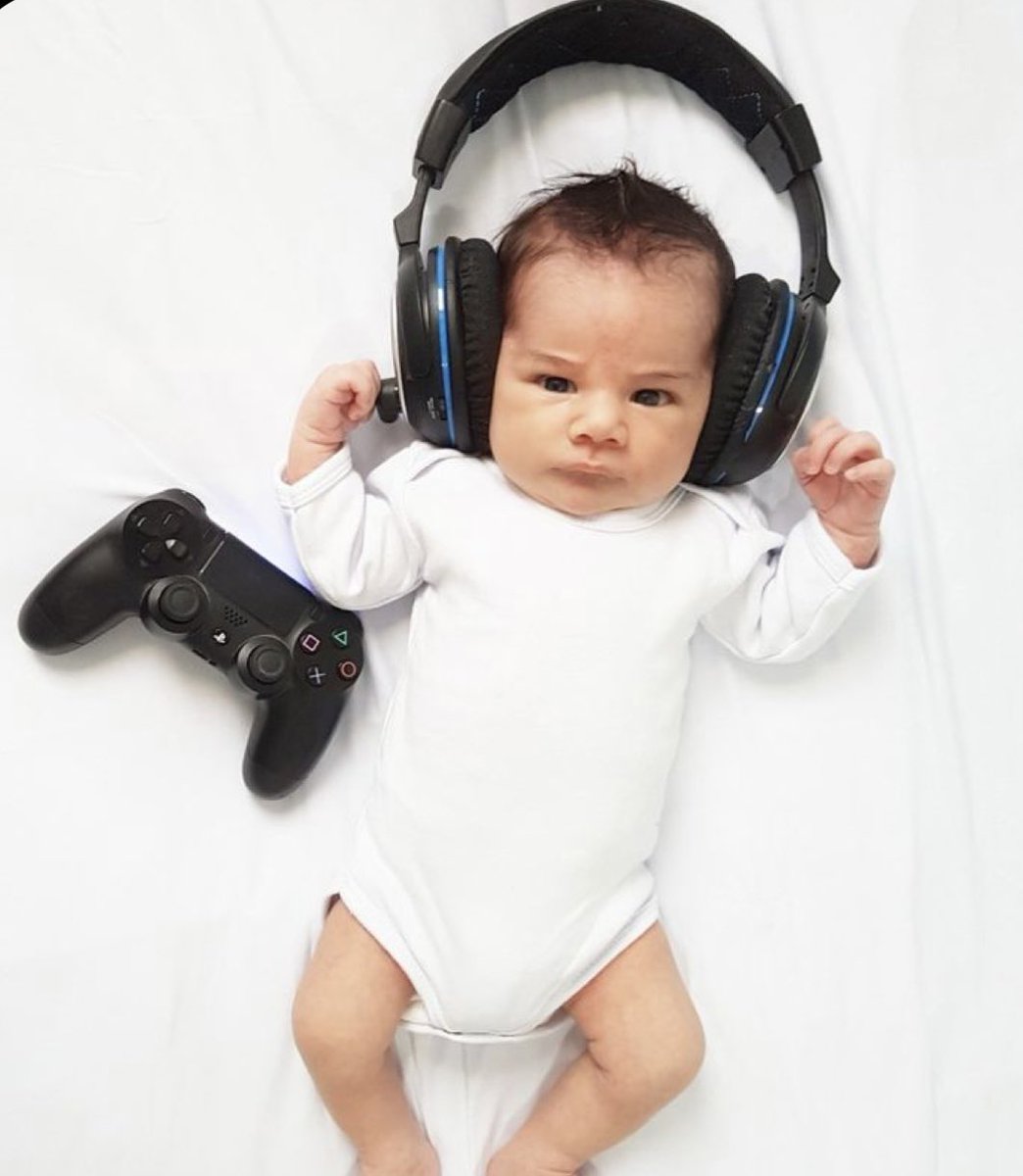 oliviaaaw123's tweet photo. Day 6: of recreating Pinterest baby pictures.. gamer girl 🎮🎮

Inspo vs the pictures 😹🤎🧸 https://t.co/SbR0qyV2eX