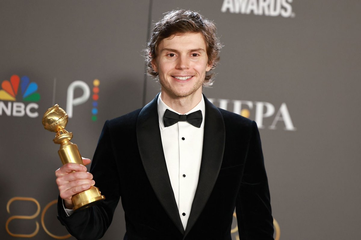 evan peters spotted SMILING and HAPPY after escaping the clutches of ryan murphy at the #GoldenGlobes