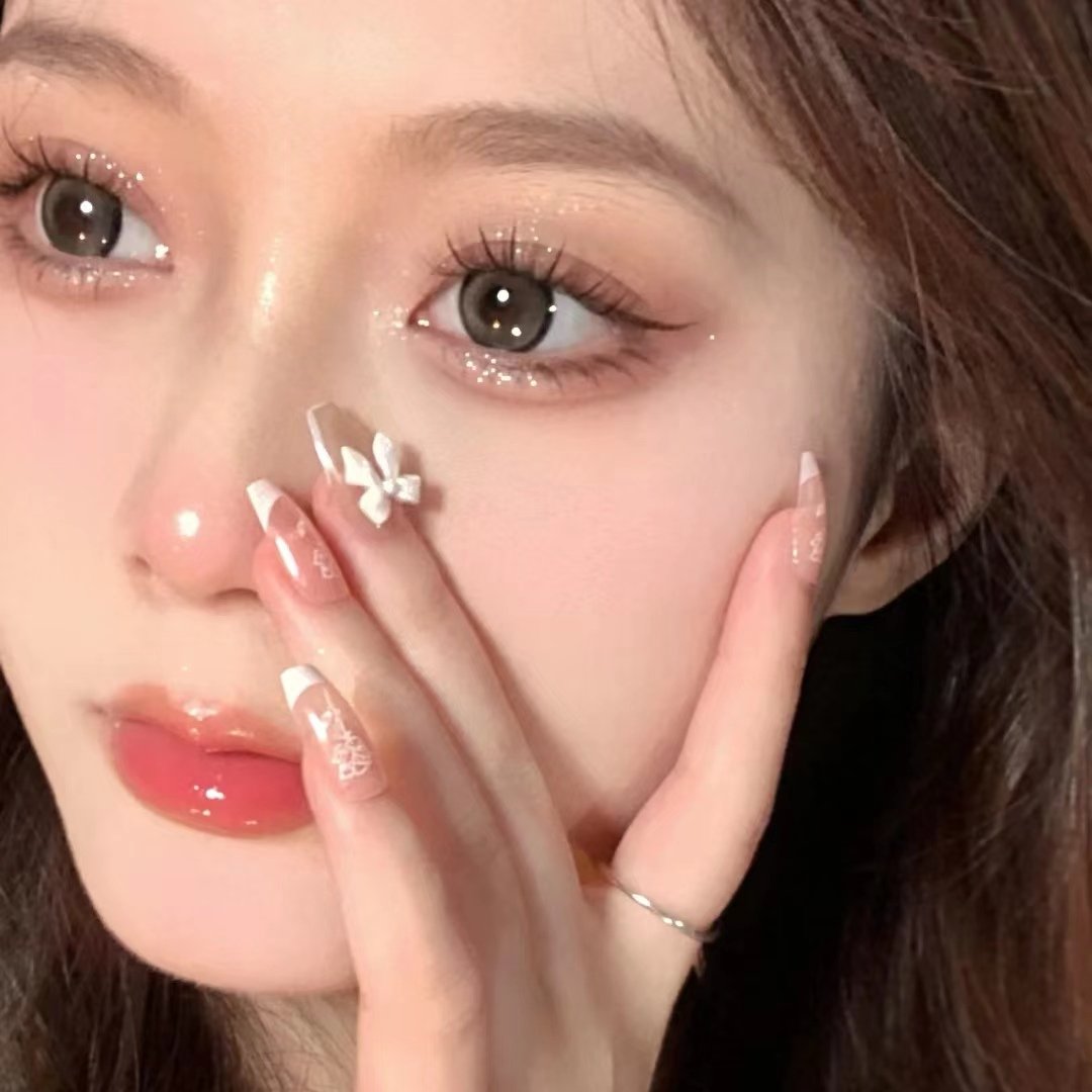 VLABBEAUTY's tweet image. 酵色 限定玫瑰情诗系列眼影盘

玫瑰就是玫瑰
玫瑰本来就是玫瑰
天生就是玫瑰，且永远都会是玫瑰🌹
#VlabBeauty国货彩妆集合店 #makeupcollection #newyork #usa #makeupartist #usmakeup  #makeuplover #makeupoftheday 
#la #losangeles #la留学 #留学生活 #眼影盘 #眼影