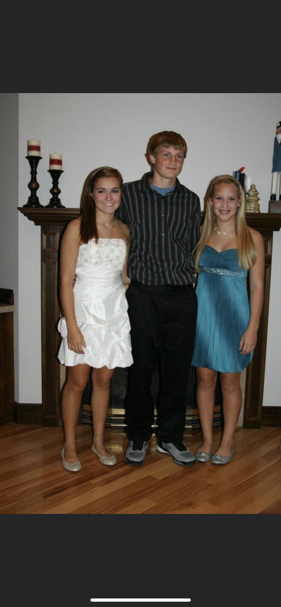 briboyd_'s tweet photo. We were fashion icons, and we didn’t even know it @LinlieMae https://t.co/HtvMTaJadU