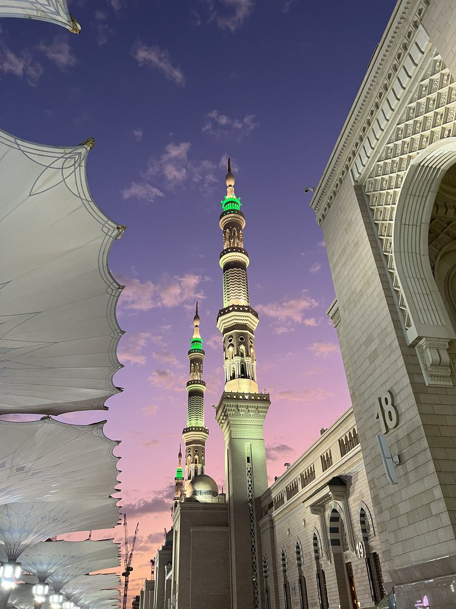 zikry21's tweet photo. Feels great to be back home again. 🥺😭 Madinah, youre beautiful. https://t.co/1VIRp4NA3f