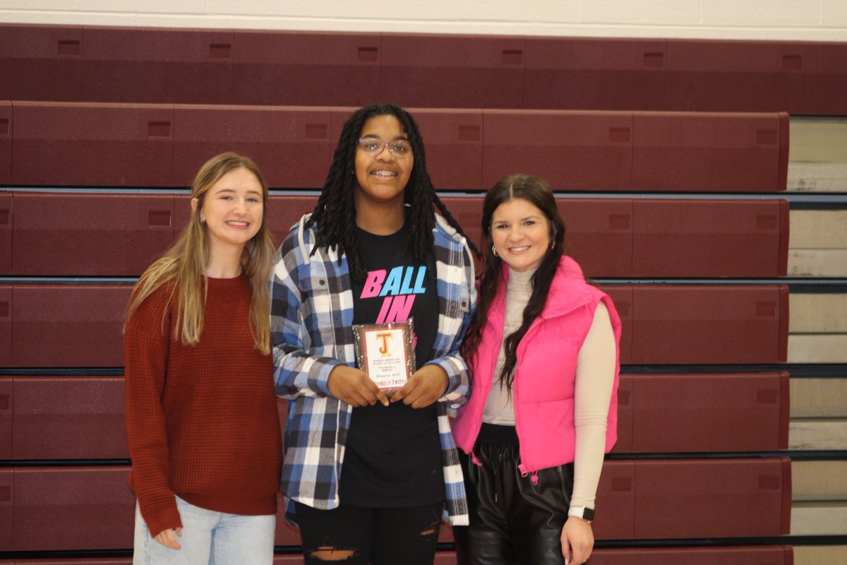 BrookBratt08's tweet photo. Happy to say I've Earned Offensive Player of the Year for my middle school volleyball team 🏐! @TJCAAthletics @ElliaBarajas @CarolinaGHoops @CghrMedia @LBI_Carolina @WomenNets @CoachShauntay @TwittyTown3 @dakota_twitty @TwittyCoach #Blessed #Bloodline #IAmNotRegular https://t.co/FLR5n26PUG