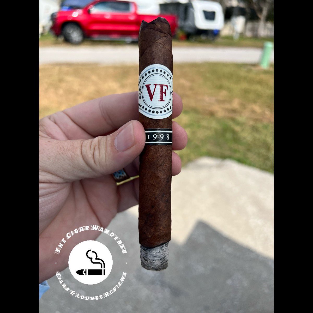 JWCigarWanderer's tweet photo. Vega Fina 1998 VF 46, 5 5/8x46. This Medium to Full stogie's wrapper is slightly darker than coffee &amp; cream with a light oil sheen. It has a slightly grassy, delightful sweet tea aroma on the cold draw. https://t.co/tblMCEGVJ8