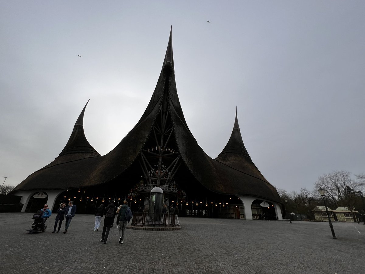 Tijnsworld's tweet photo. Na het luisteren van @KBoodschap gisteren voor het eerst sinds ruim een jaar weer in @Efteling geweest. Abonnement weer geactiveerd . Wat was het heerlijk. En geen paniek aanval 🥰 https://t.co/YGfngINdRU