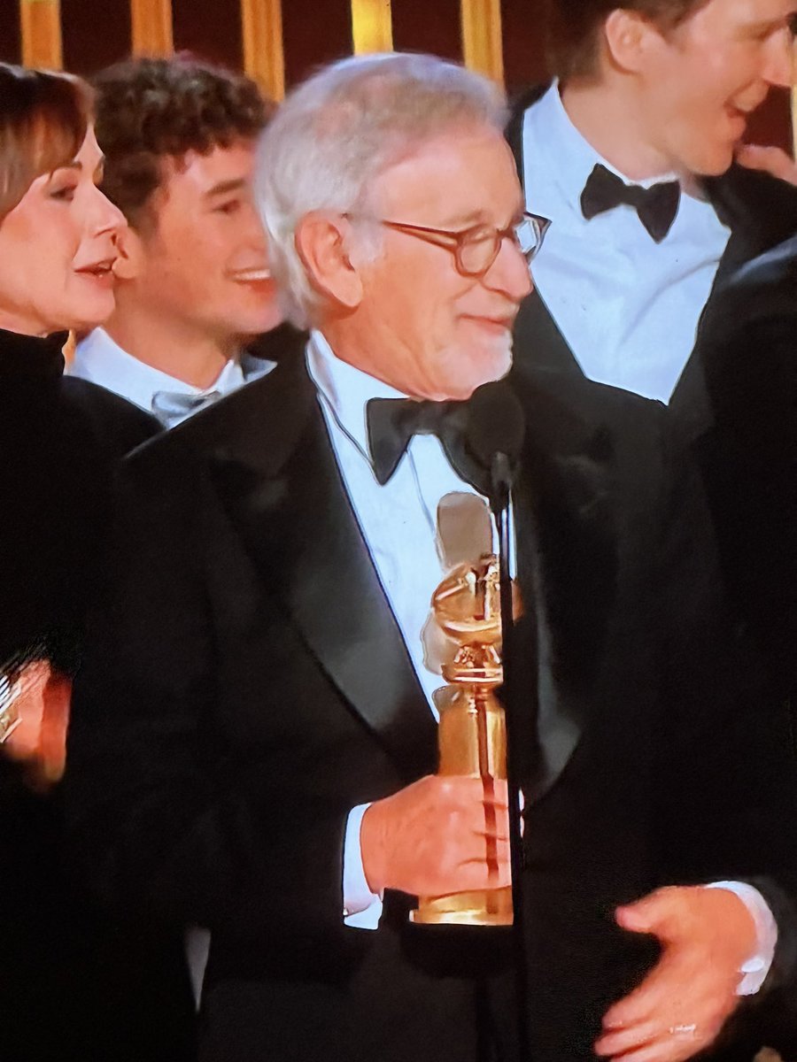 DmWilliams138's tweet photo. The Fabelmens just won best picture! #GoldenGlobes2023 https://t.co/ciuVTeSXtx