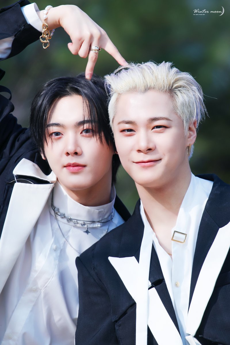 Winter_MOON126's tweet image. 230108 미팬

체리알들 너무 귀여엉🍒💗

#문빈 #아스트로
#MOONBIN #ASTRO