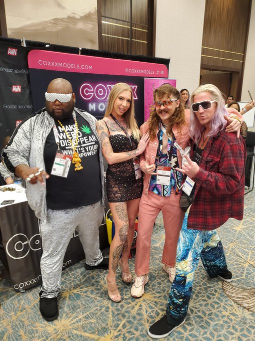 TW Pornstars - Charlie Comet. Pictures and videos from Twitter.