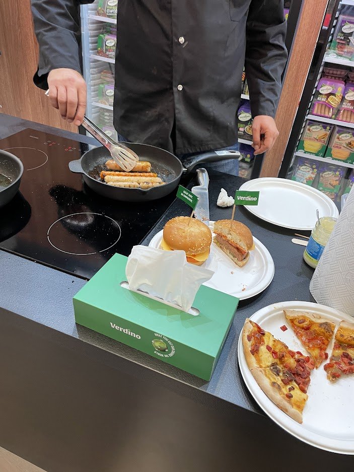 三幸貿易公式 tweet media