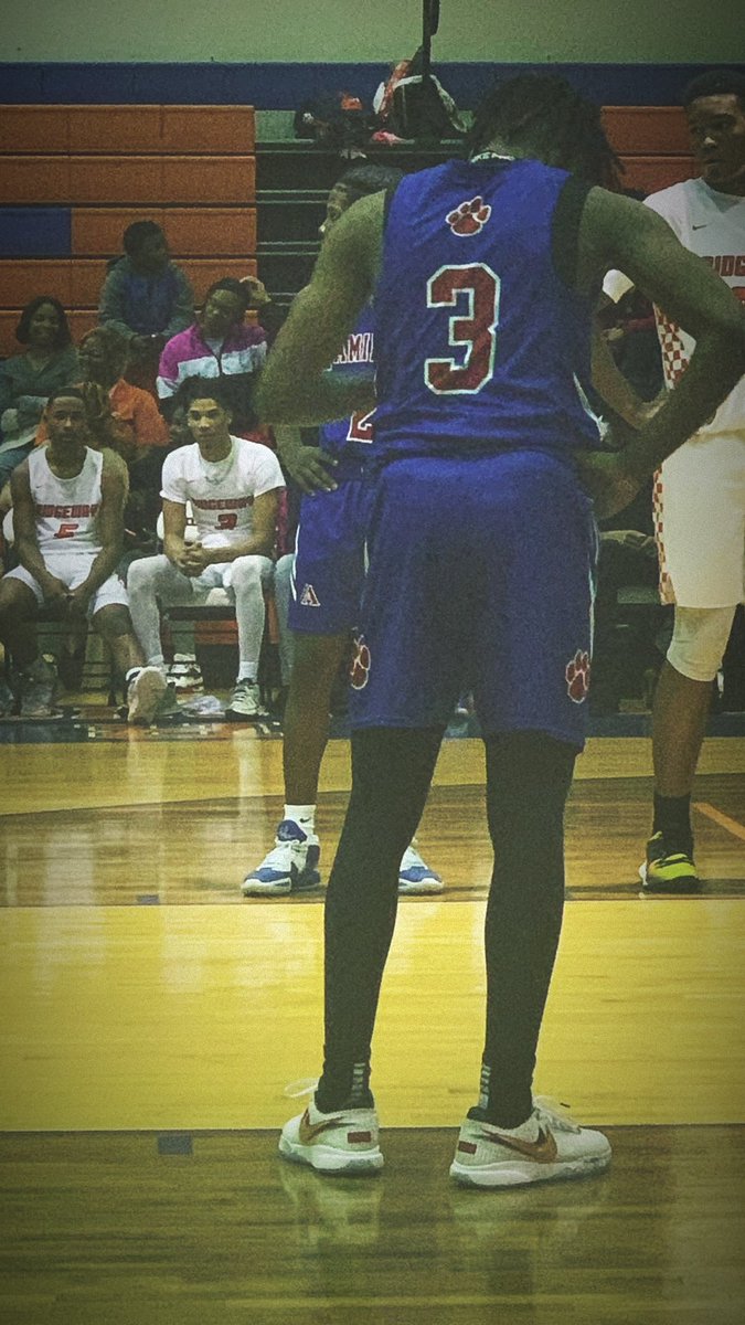 nolimitmjay1's tweet photo. 29 pts 8 asst 6 rebs 5 steals in a victory tonight vs Ridgeway, good team win💙 https://t.co/JpbBDVPbfZ