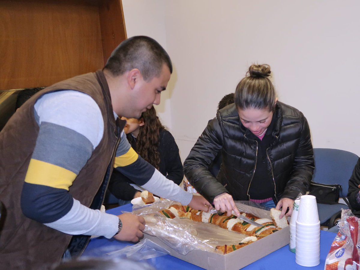 patybaezg's tweet photo. Que mejor lugar para la última rosca de reyes que con las y los jóvenes de @AccionJuvenilBJ y con mi presidente #PANBJ!
En #BenitoJuárez vamos con todo este 2023!
#SiHayDeOtra
#AJBJ https://t.co/KClbvO1bDa