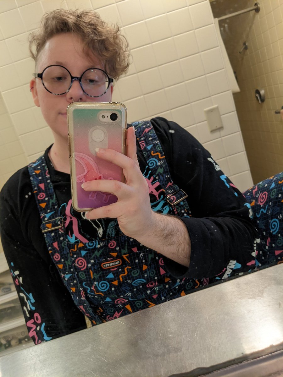 pookaclubs's tweet photo. @NomadComplex I *LOVE* runandfly overalls. If I could, I would wear nothing but overalls https://t.co/PZBzieoT6W