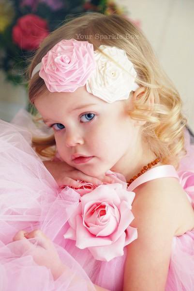 #ياااارب سعادة منك 
تحلّق بنا الى افاف 
لاسبيل للحزن اليها 
#خواطر_صباحيةً 
✋
#أسعد_الله_قلوبكم