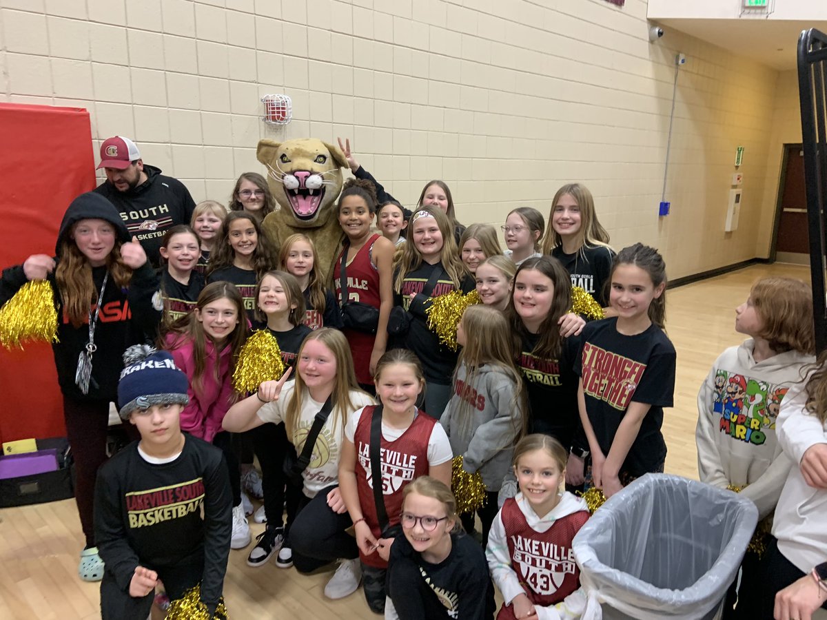 Great turnout for Youth and Alumni night!! Thanks for coming! Lots of energy in the gym! Varsity loses to Rosemount 46-57. Next time! #StrongerTogether
