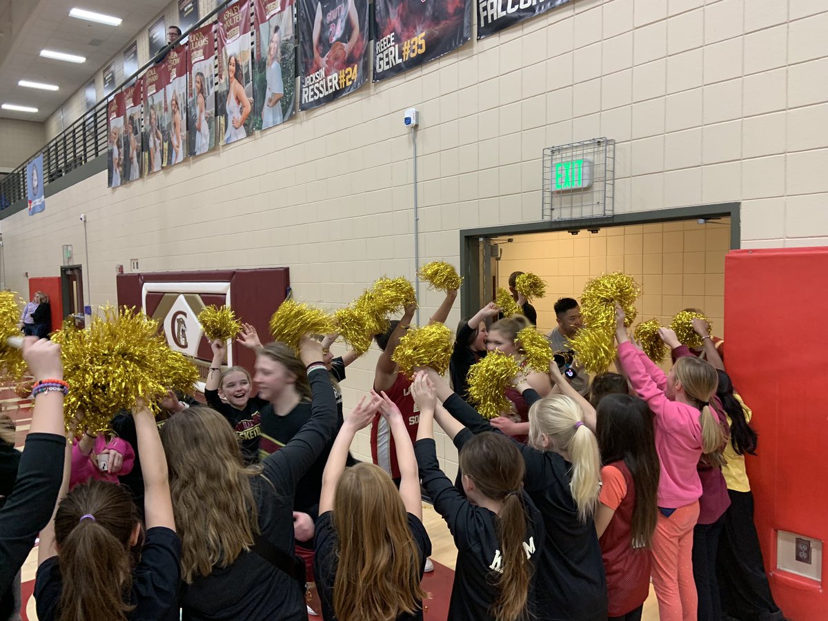 LSHSGirlsBball_'s tweet photo. Great turnout for Youth and Alumni night!! Thanks for coming! Lots of energy in the gym! Varsity loses to Rosemount 46-57. Next time! #StrongerTogether https://t.co/3twujZ4lap