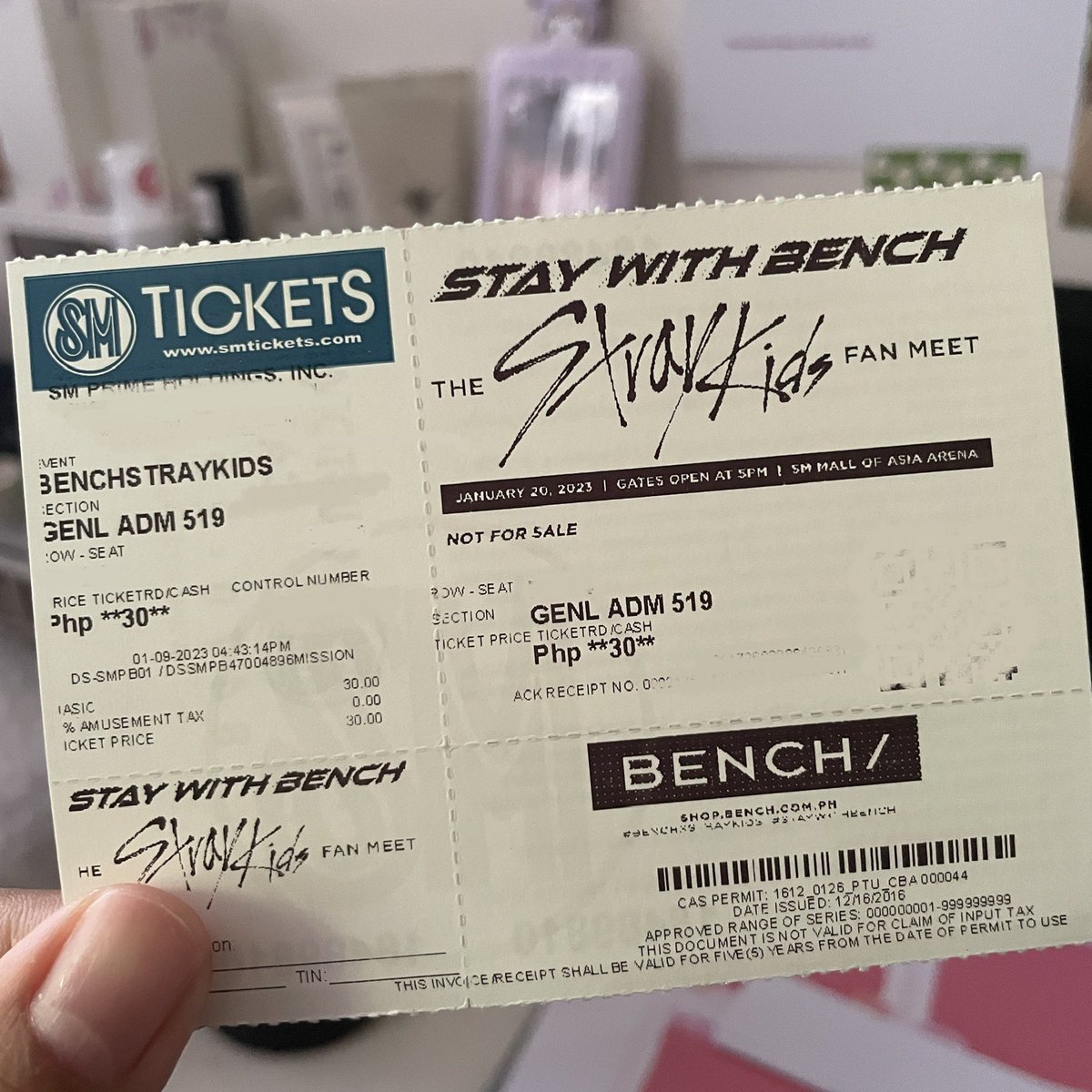 ˗ˏˋstray kids x bench fanmeet giveaway ´ˎ˗

🎟 one (1) winner of gen ad ticket (already claimed, with seat number + perks)

⤿ mbf
⤿ rt + like tweet
⤿ ticket &amp; receipt turnover on d-day, please ensure that u can go ♡
⤿ ends on jan 18, 8pm

good luck &amp; see you! 🫶