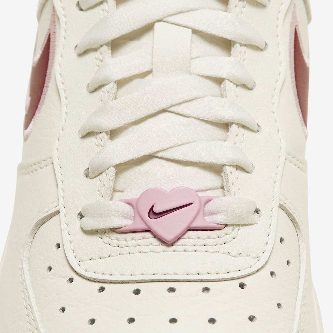 friendlyxstore's tweet photo. Nike Air Force 1 Low — Valentine's Day 2023 ดีเทลเชอรี่ น่ารักสุดๆ 🍒💗 https://t.co/d2HCJxcakQ